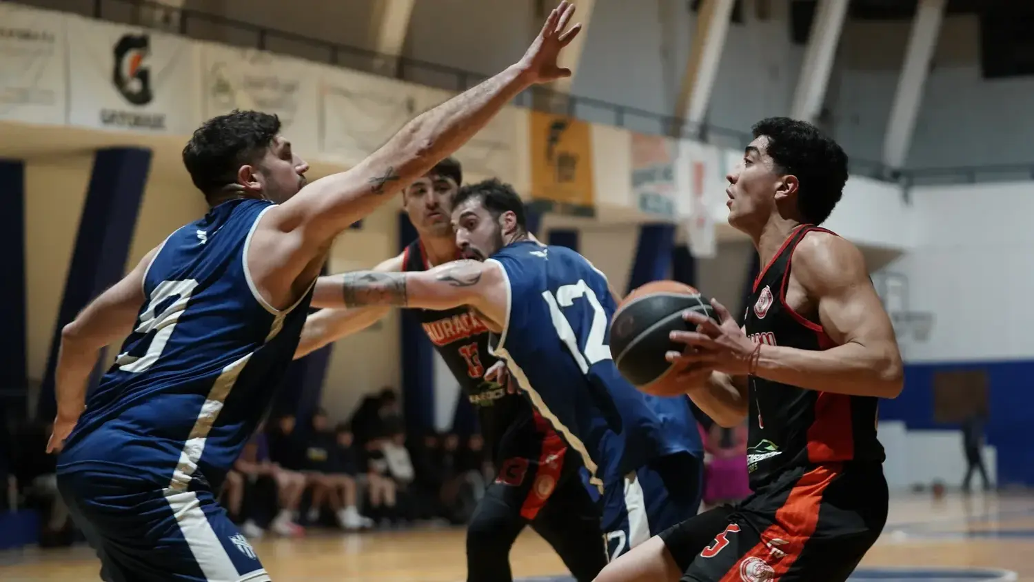 Huracán derrotó a Rivadavia y se quedó con el Clásico en el Piso de los Deportes