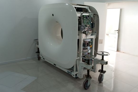 Asi llevaron el nuevo tomógrafo que instalan en el Hosptial
