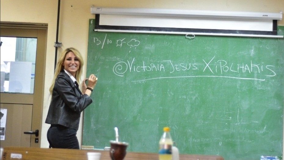 Vicky Xipolitakis recibió un diploma de la UBA