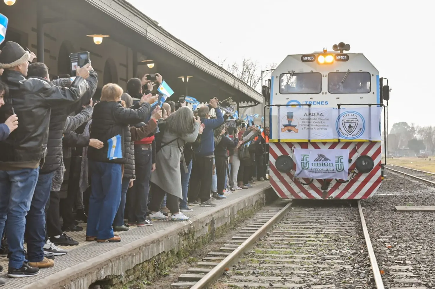 La llegada del tren genera un impacto en las ciudades. - Trenes Argentinos -