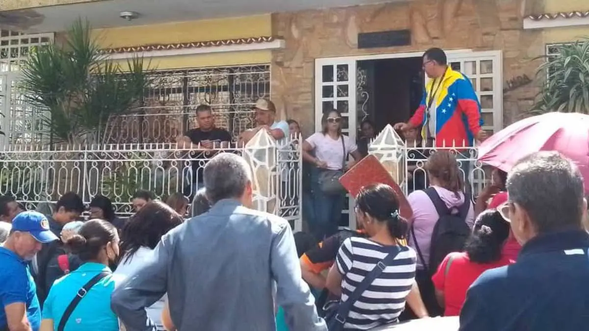 Denuncian que Gobernación de Miranda suspendió el salario a más de mil docentes