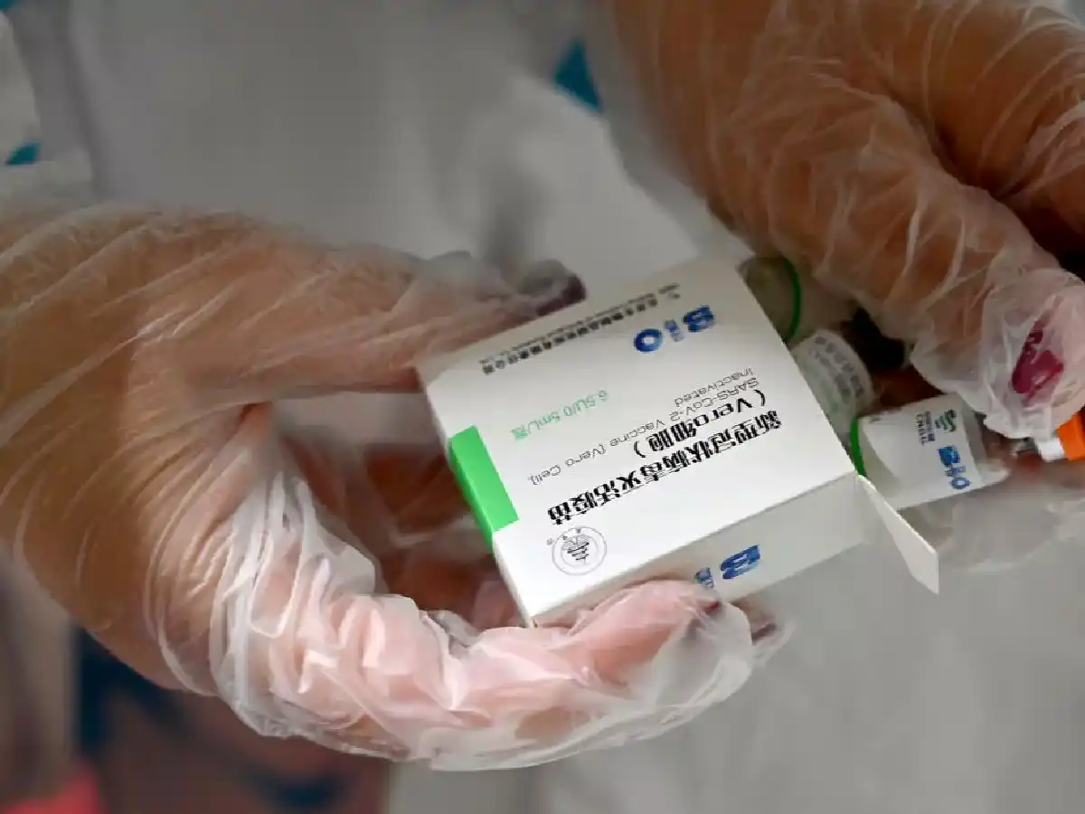 La vacuna china de Sinopharm ya se puede aplicar a mayores de 60 años