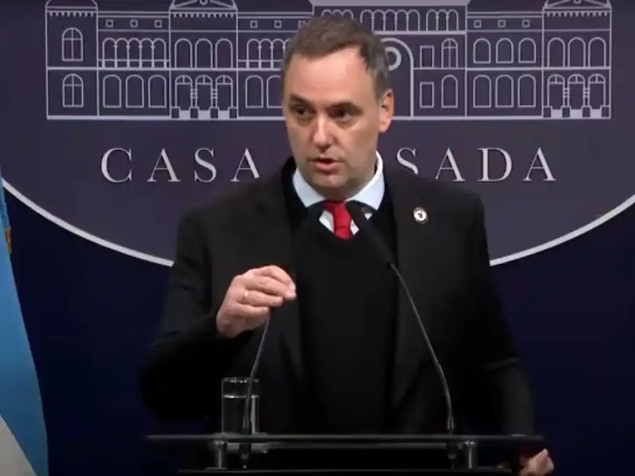 El vocero presidencial confirma la jornada laboral para empleados estatales el viernes 27