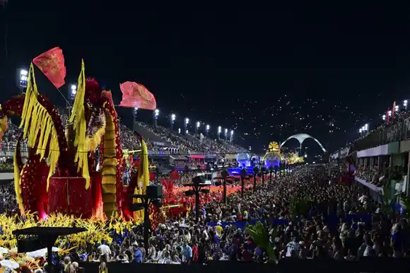 La magia desborda el Sambódromo en el cierre de sus desfiles por estos Carnavales en Brasil (+ FOTOS)