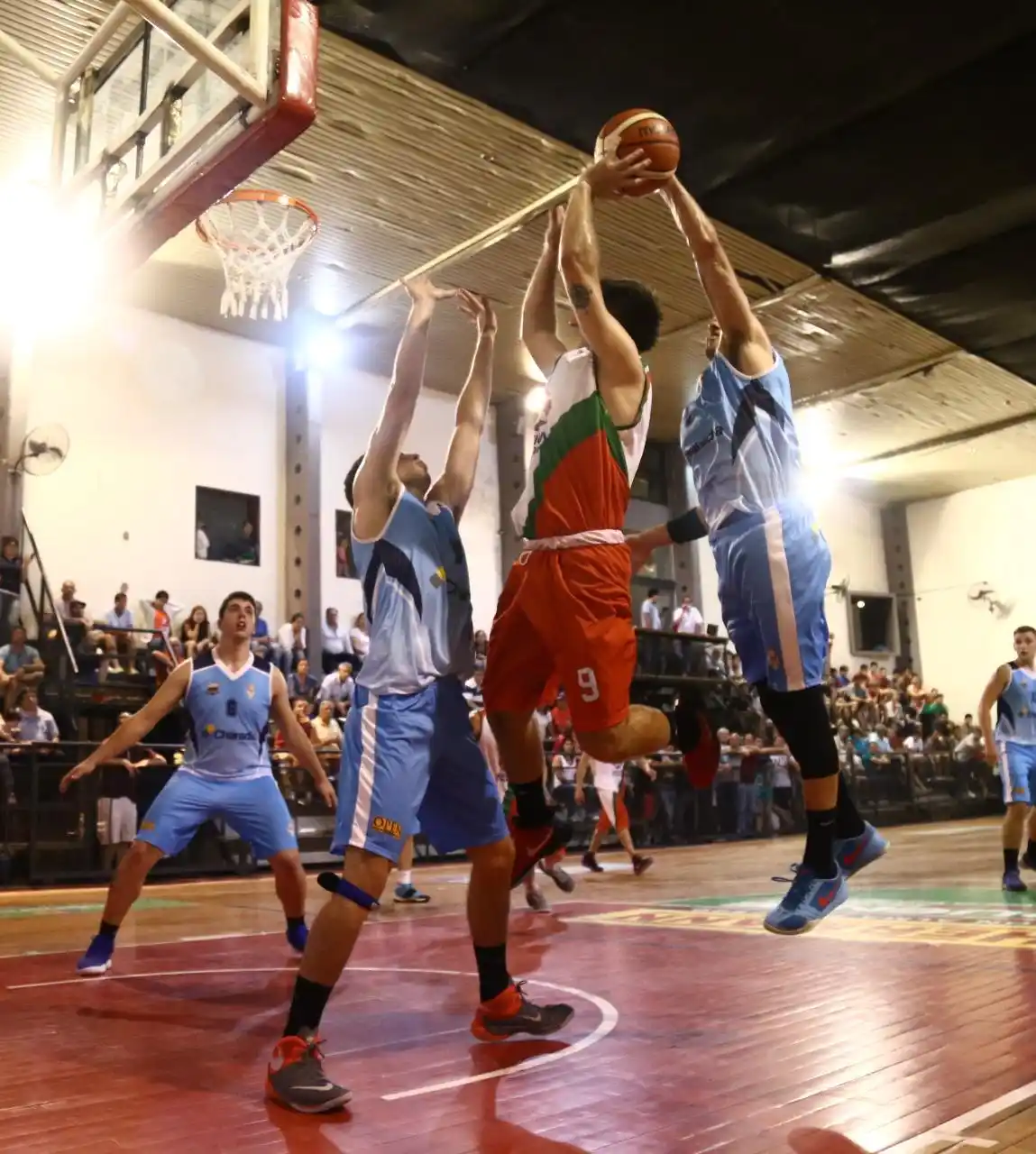 Luciano reaccionó y venció a Neptunia en suplementario