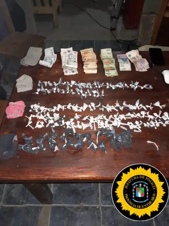 Secuestran estupefacientes, dinero y vehículos en procedimiento policial