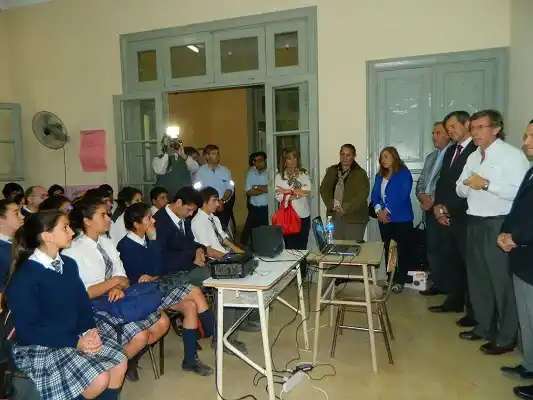 Bahillo y Bahl presentaron el libro digital “Licencia única en mi colegio”