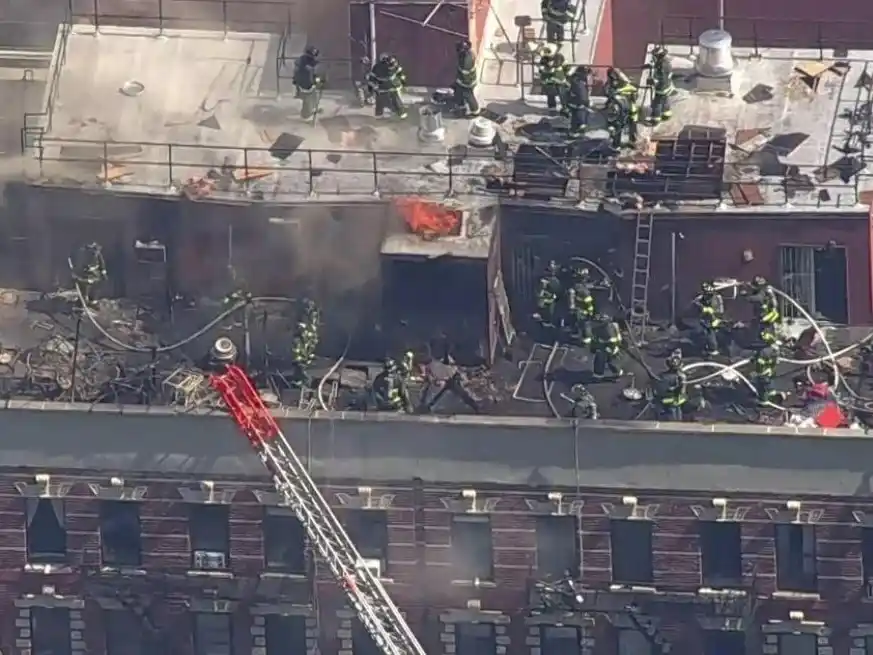 Explosión e incendio en Nueva York. Crédito: @WayneTechSPFX