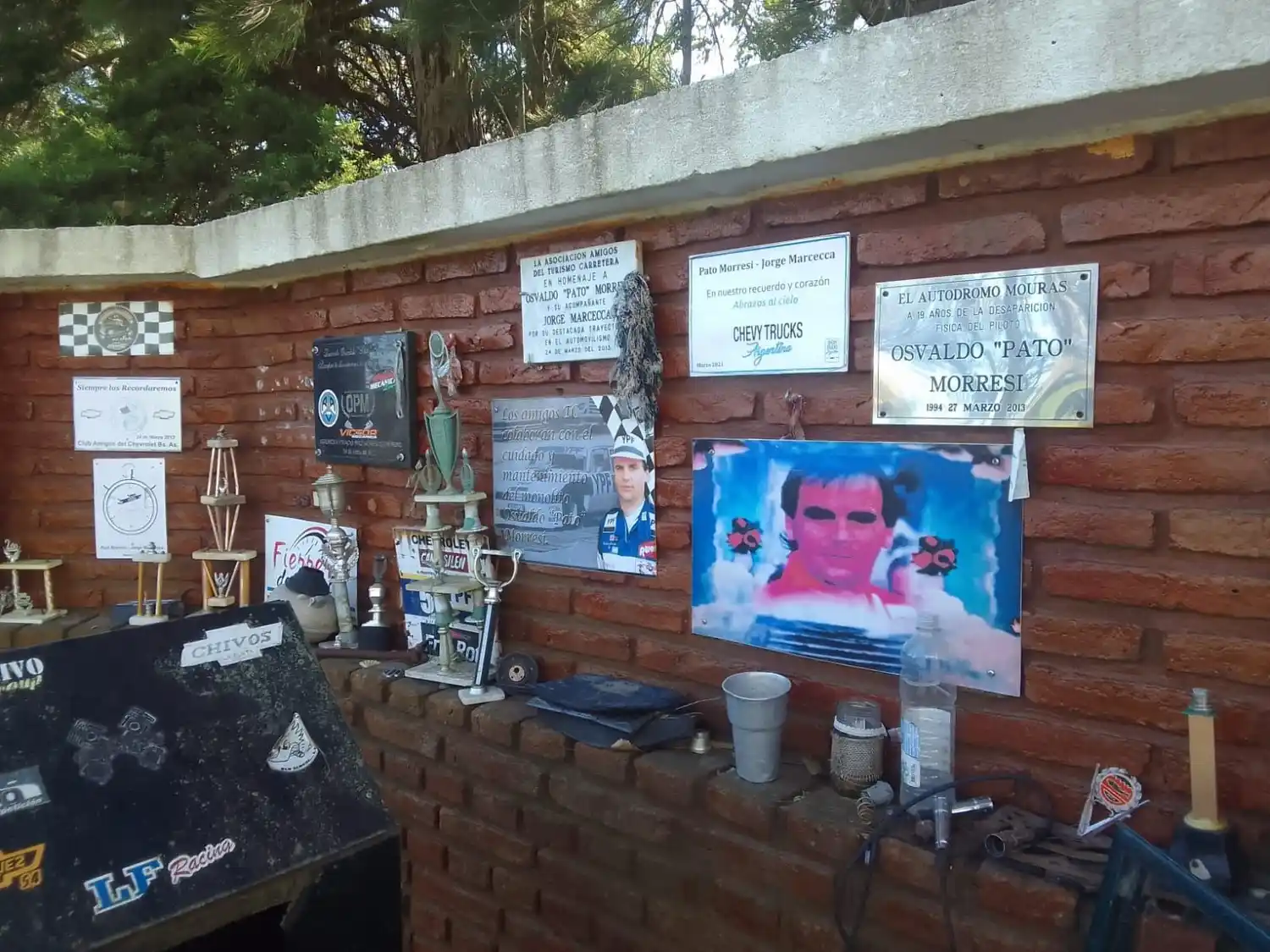 El monolito del Pato Morresi es mantenido por sus simpatizantes.