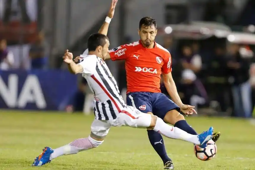 Libertad pegó de arranque e Independiente debe dar vuelta la serie