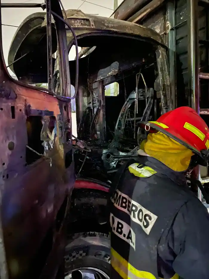 Camión incendiado