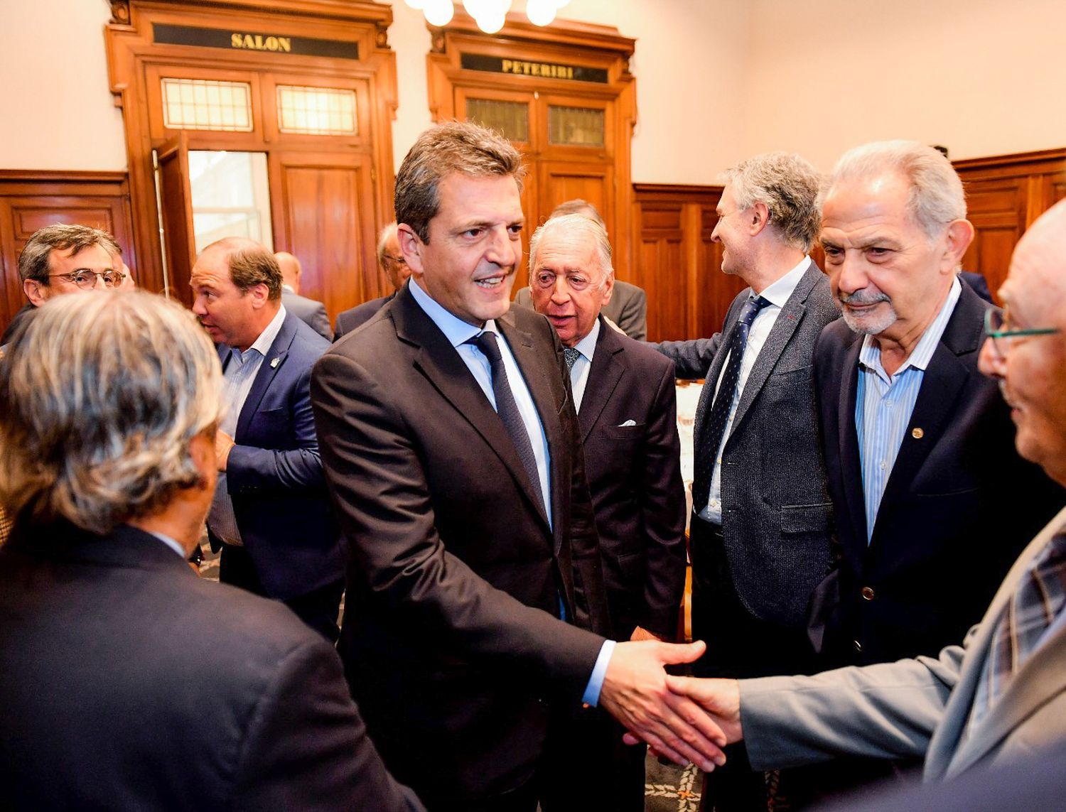 El titular de Economía convocó a la Unión Industrial Argentina a “trabajar juntos”