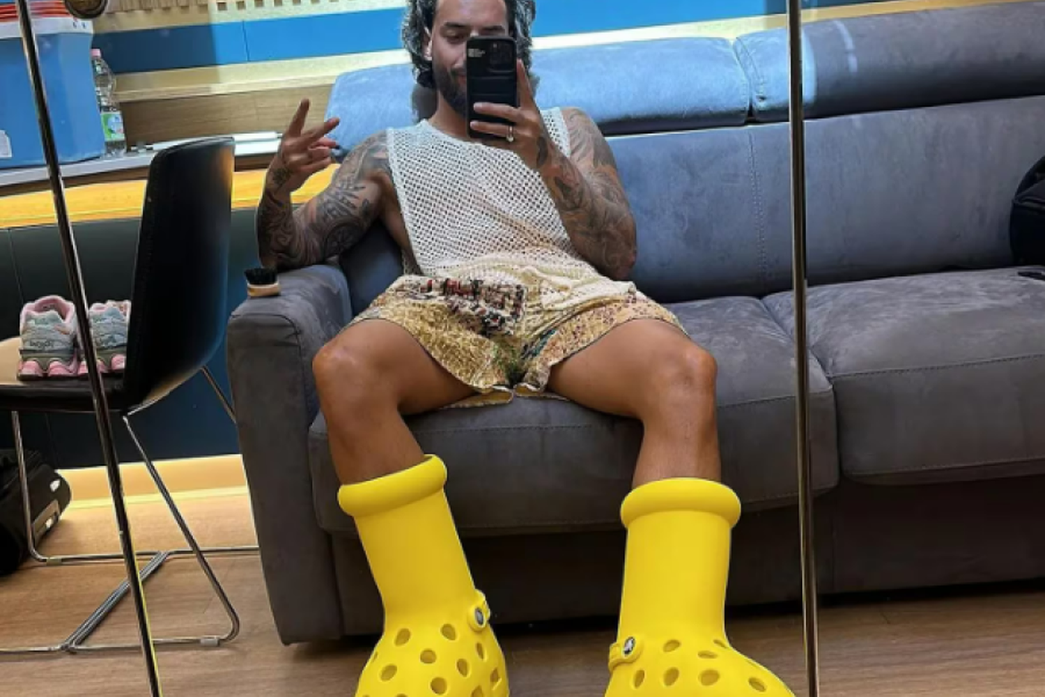 Maluma lució el excéntrico diseño de MSCHF. (Foto: Instagram / maluma).