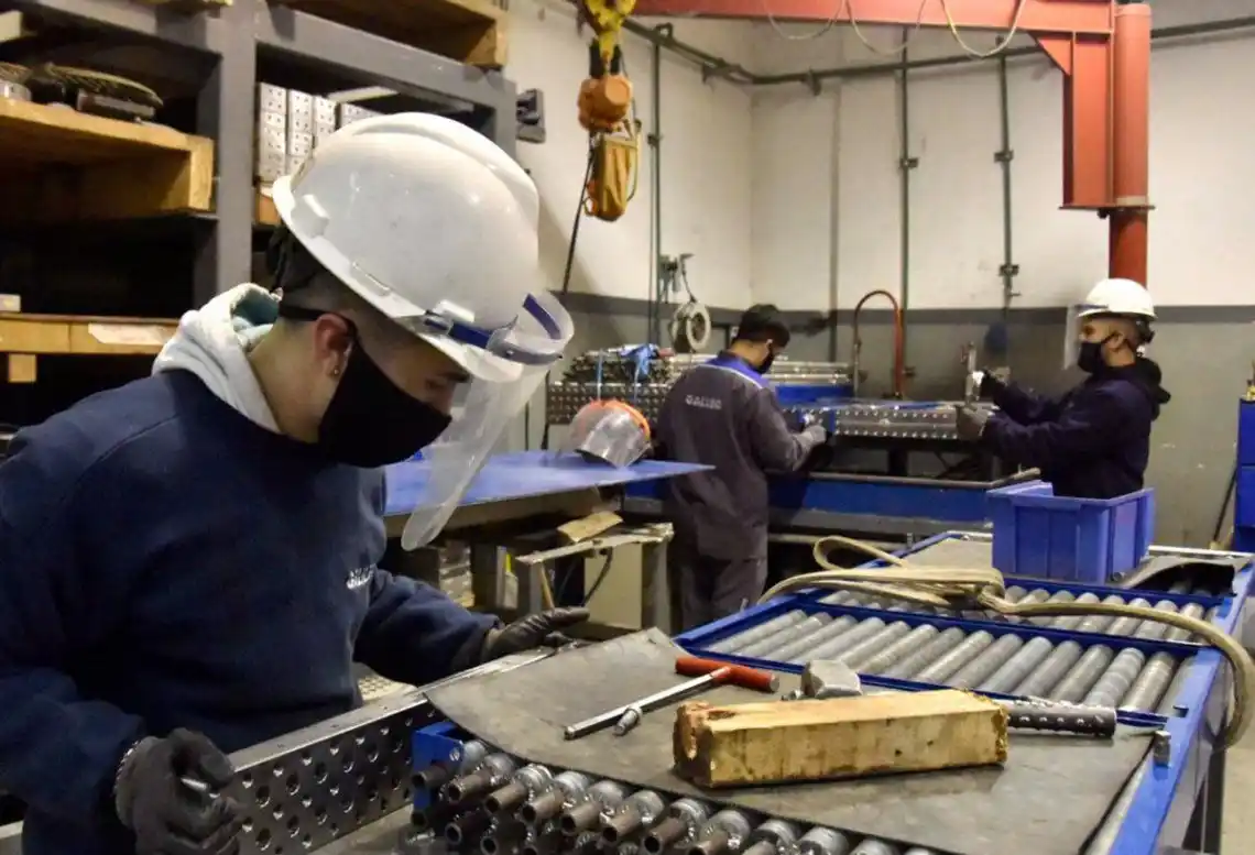 La actividad económica cayó 2,6% interanual en febrero