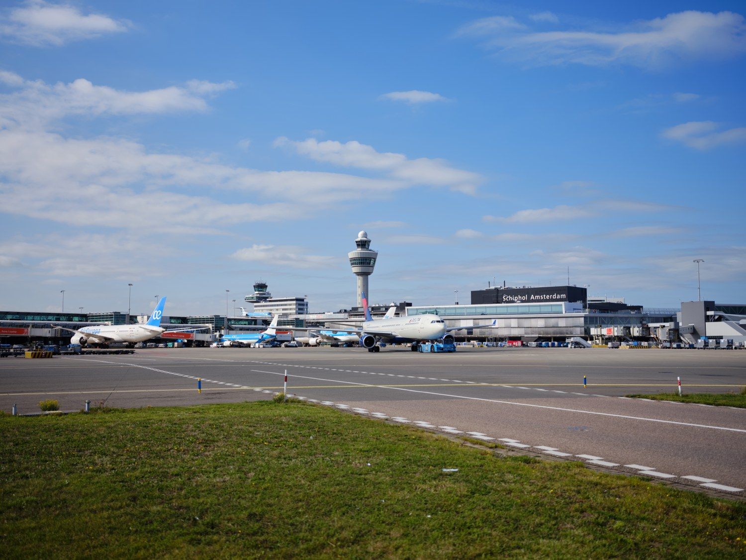 Nederland, Schiphol –Fotografie voor Schiphol. Fotografie vanaf de Airside–PHOTO AND COPYRIGHT ROGER CREMERS