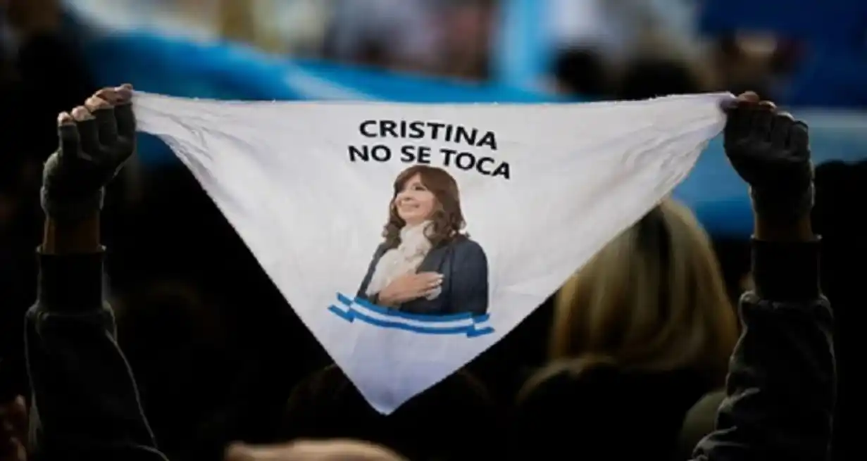 Cristina Fernández de Kirchner y el pedido de los manifestantes.