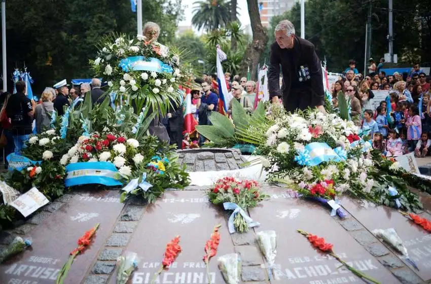 "Por las vías de la paz, volverán a ser nuestras"
