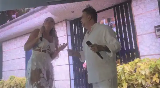 Interpretaron en vivo su nuevo tema. Foto CL