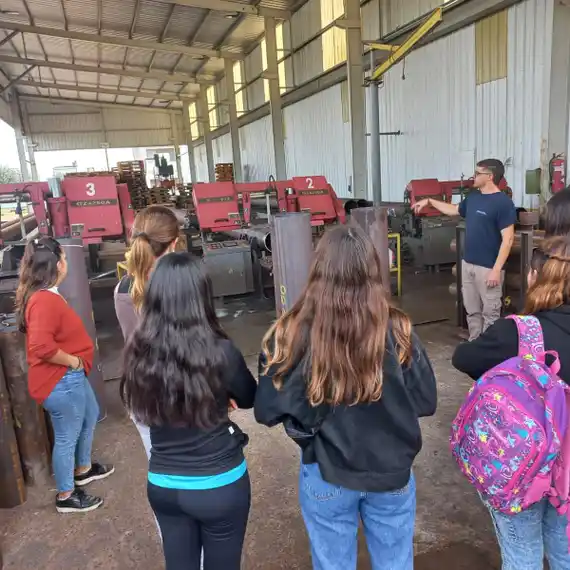 Estudiantes de Administración visitaron la empresa Inprocil S.A. en Gualeguay