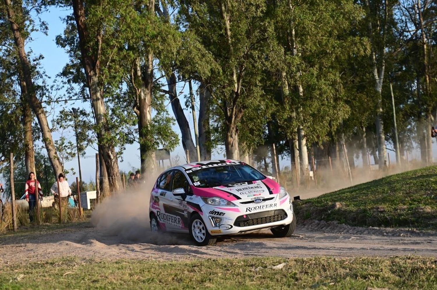 Con 37 binomios se puso en marcha el Rally de Gualeguay