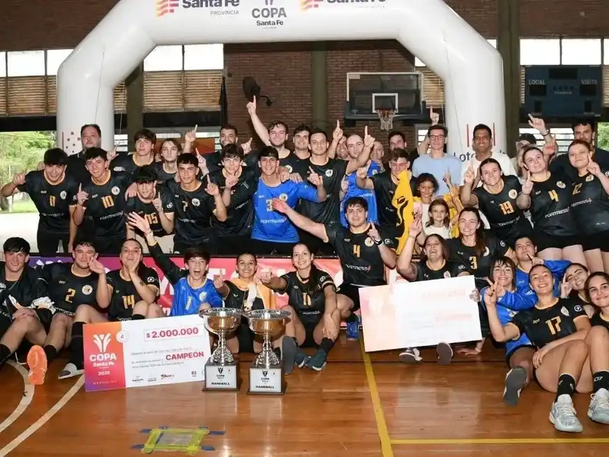 Monarcas de la provincia. Los dos equipos de IL Peretz se coronaron en la Copa Santa Fe.