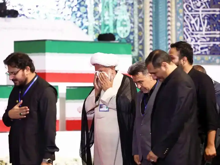 Irán comenzó los mayores funerales de su historia: el régimen busca recomponerse apelando a la imagen de Alí Khamenei