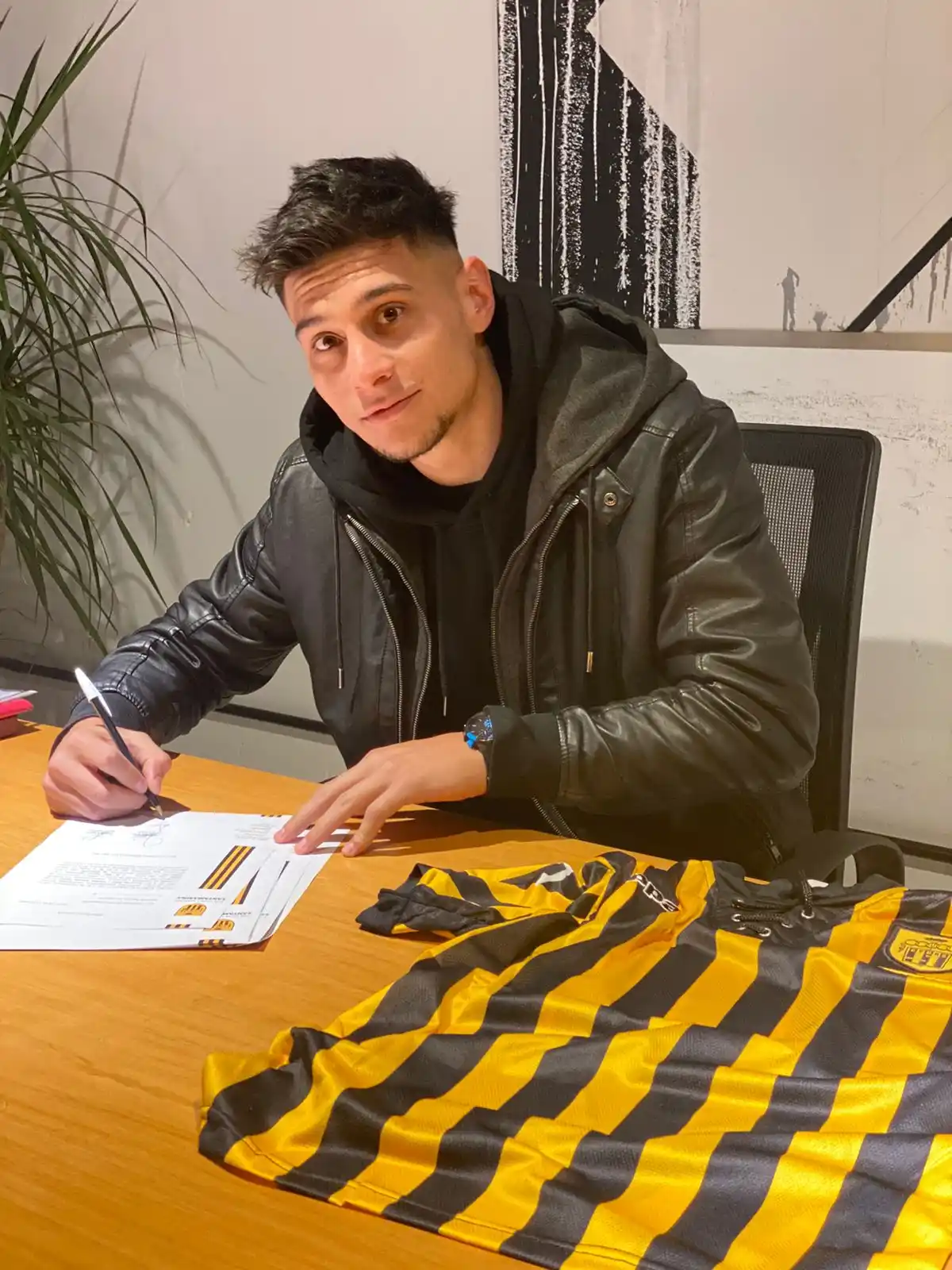 Bonansea firmó ayer con el aurinegro. (Foto prensa Santamarina).