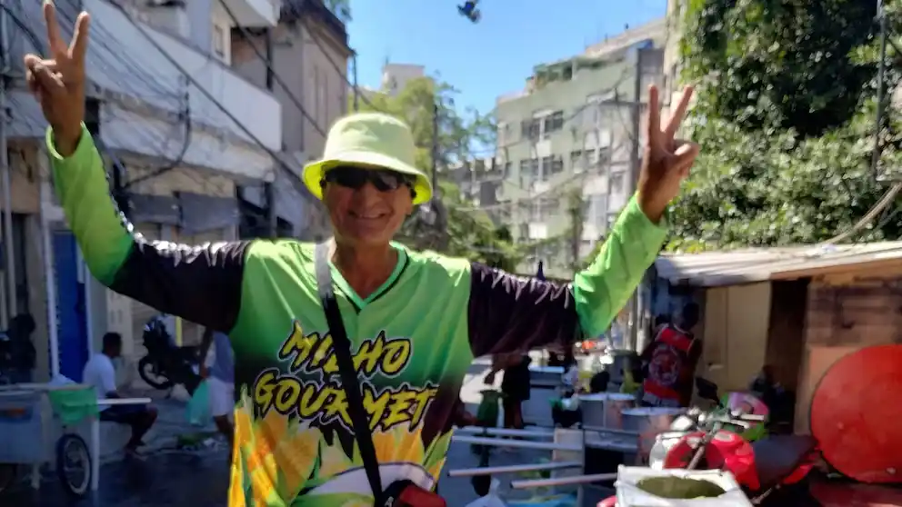 Quién es “El Puma de Janeiro”, el argentino detenido por racismo en Brasil que vende choclos en las playas