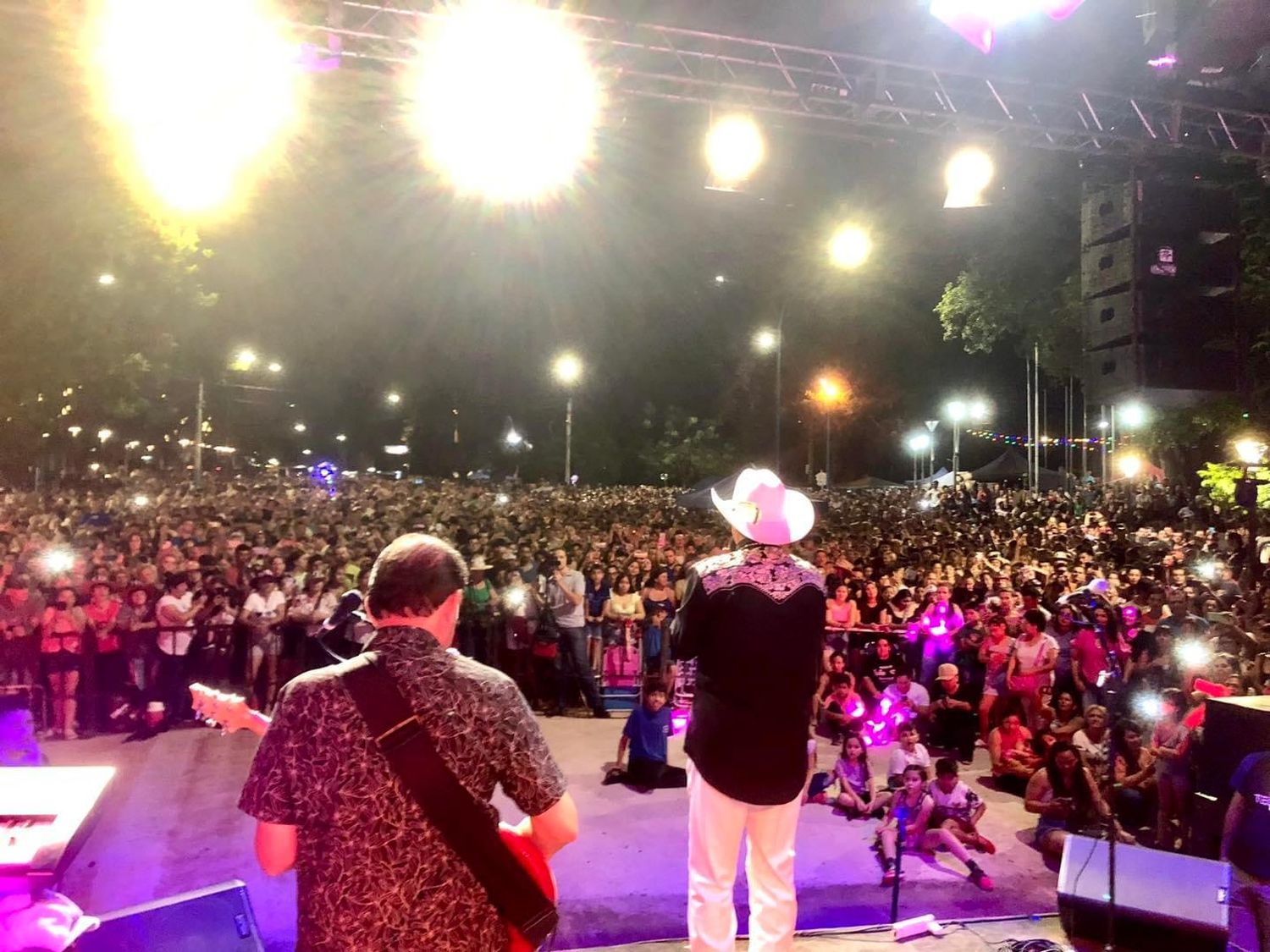 Multitudinaria convocatoria en el Montecarlo Fest 3 con la actuación de Lalo y Los Descalzos