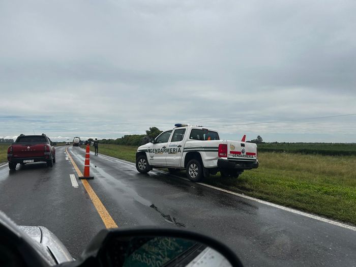 Vuelco y corte de tránsito en Ruta Nacional 34: un camión con acoplado quedó cruzado sobre la calzada - 1