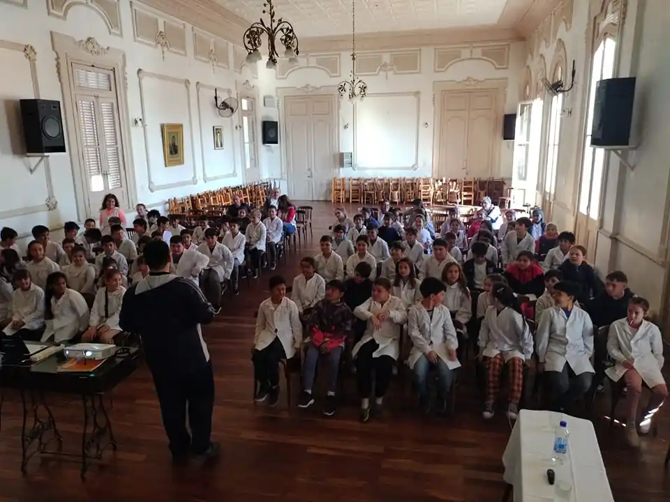 Se realizó una charla sobre Hábitos Saludables en la Escuela Castelli