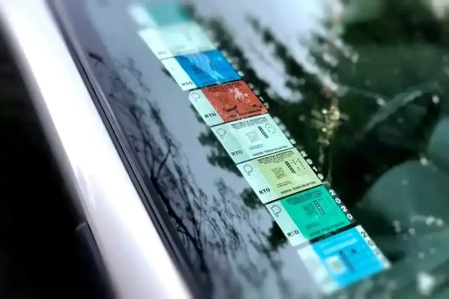 ¿Se puede circular sin VTV y el seguro del auto?: las dudas que generó el DNU