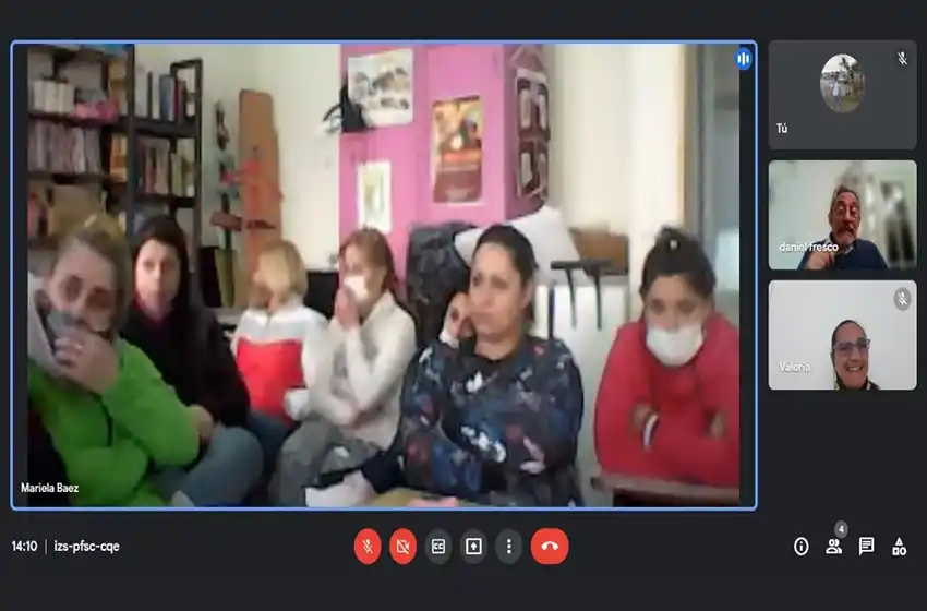 En la cárcel de mujeres de Batán desarrollaron un conversatorio con el autor del libro “Manu. El cielo en las manos”