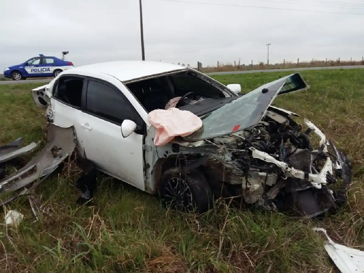 Esquivó un pozo en la ruta 158 y  chocó de frente con un camión 