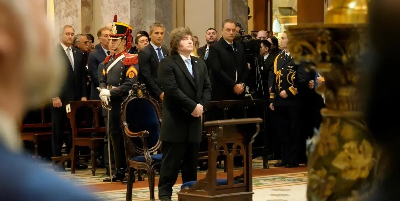 Milei estuvo presente en el Tedeum y abrió la posibilidad para una reunión de Gabinete clave