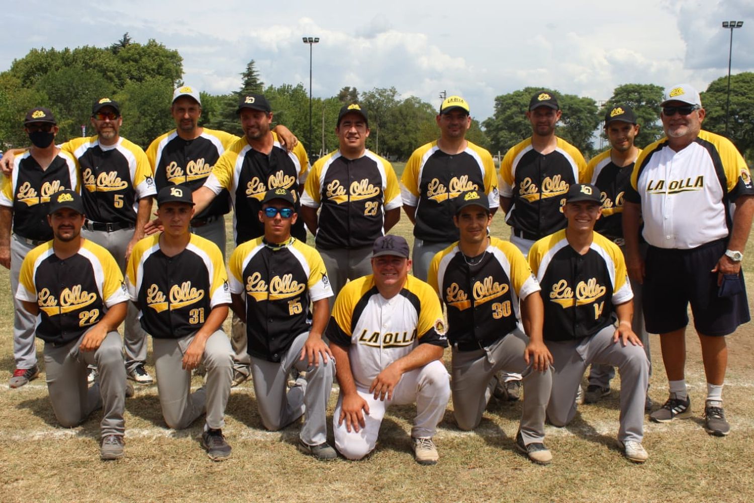 La Olla viajó a Rosario con dos planteles de sóftbol