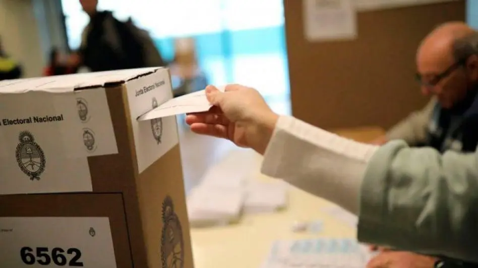 Elecciones: el Gobierno decidió declarar "esenciales" a las autoridades de mesa y les duplicará los viáticos