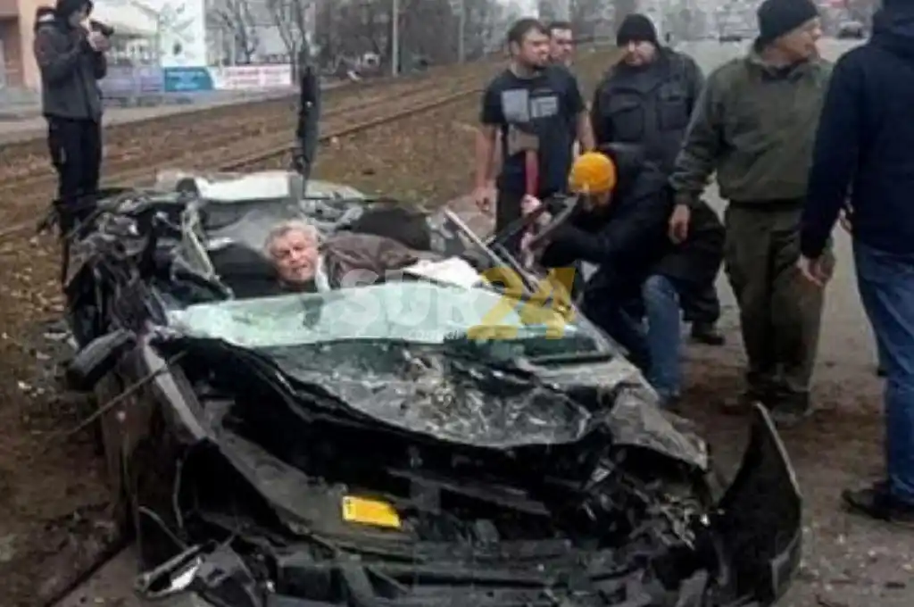 Video: un tanque ruso aplastó a un auto con una persona adentro