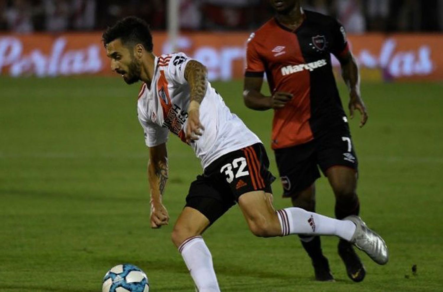 Fuerte competencia para Newell’s: Inter de Porto Alegre se mete en la pelea por Scocco