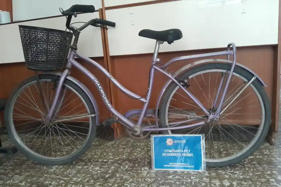 Dejaron una bici abandonada en la vía pública en Humberto