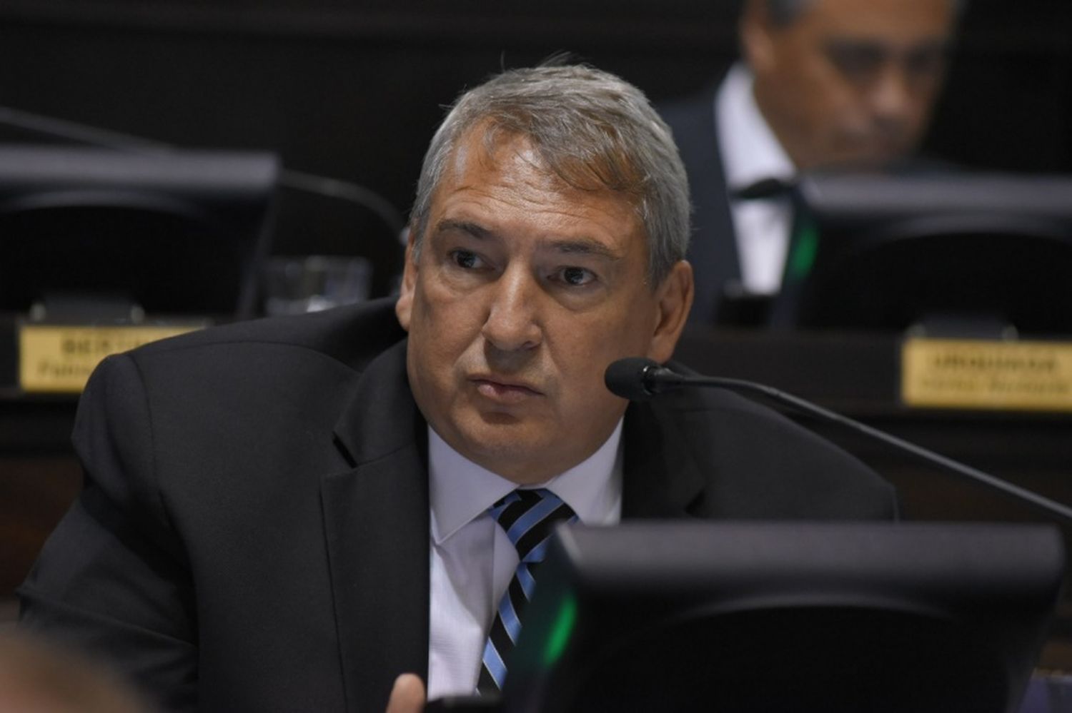 Para Jorge D'Onofrio, los recortes de Vidal en el turf benefician "a sus amigos de Palermo"