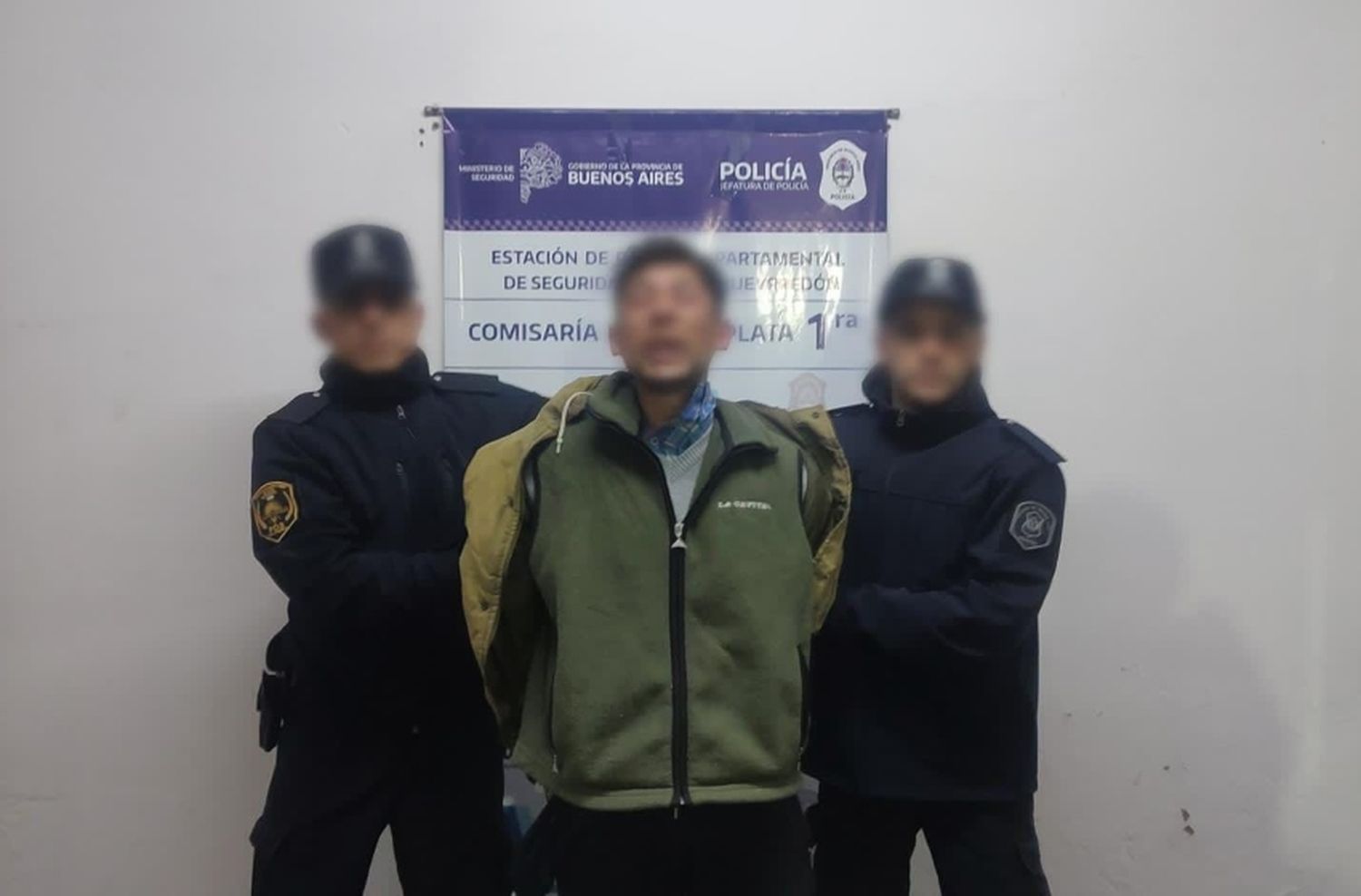 Hombre con numerosos antecedentes quiso apuñalar a una policía