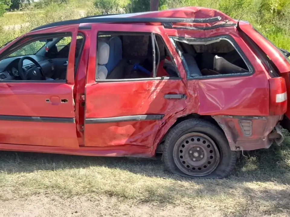 Vuelco trágico: dos personas fallecieron