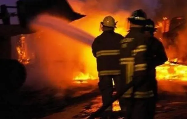 Banfield: Mujer y beba muertas en incendio de supermercado chino