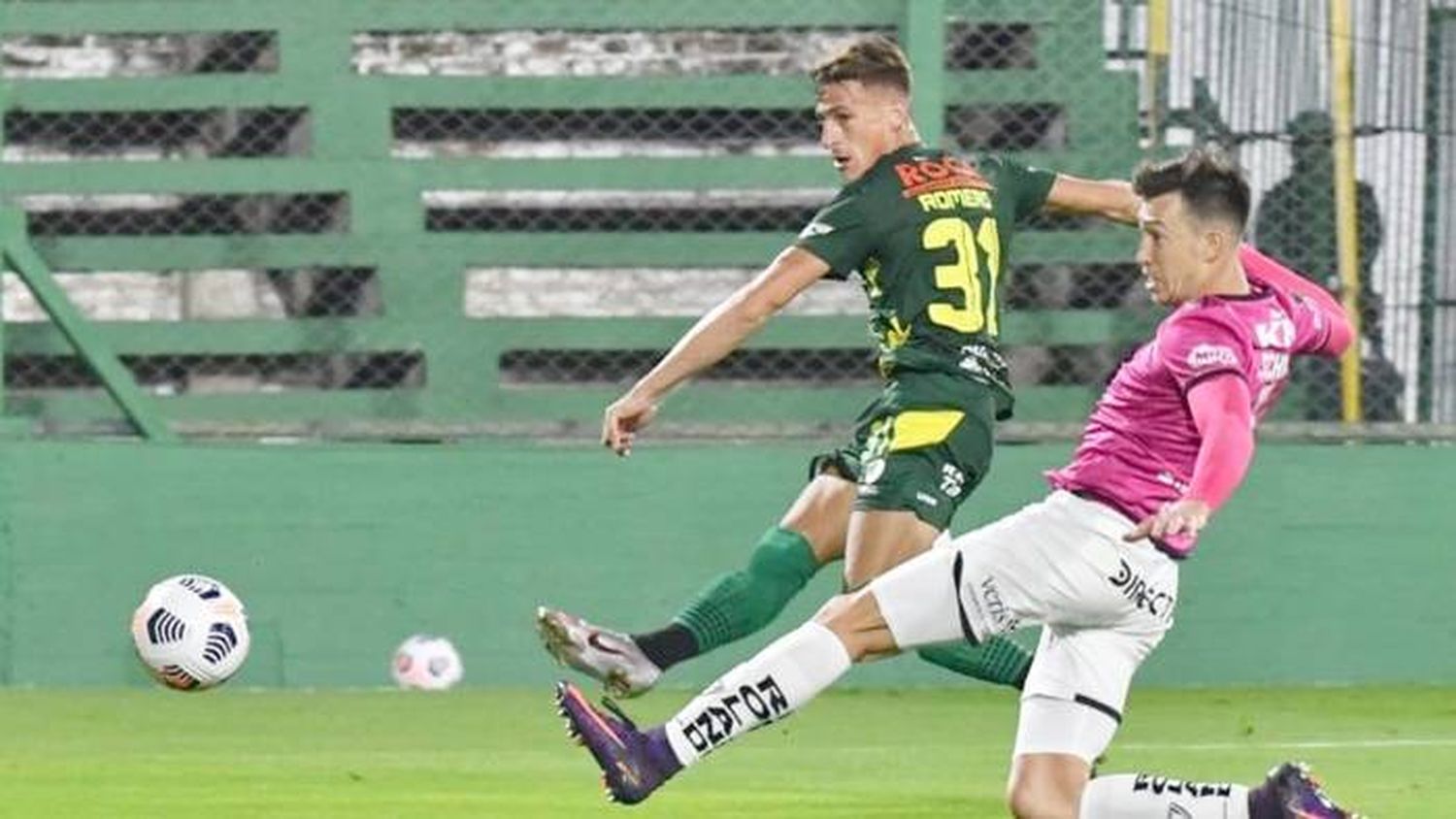 En un partido histórico por la presencia de una terna arbitral femenina, Defensa y Justicia igualó con Independiente del Valle