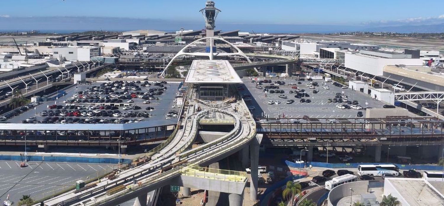 El Aeropuerto Internacional de Los Ángeles recibe fondos adicionales para mejorar las vías de acceso