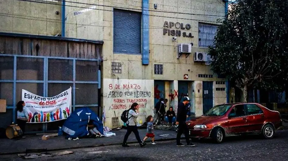 Grave conflicto laboral en Apolo Fish: "Nos quieren reemplazar con trabajadores en negro", denunció el SOIP