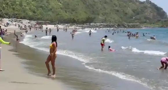 Temporadistas aprovecharon el puente: se fueron para las playas de Naiguatá