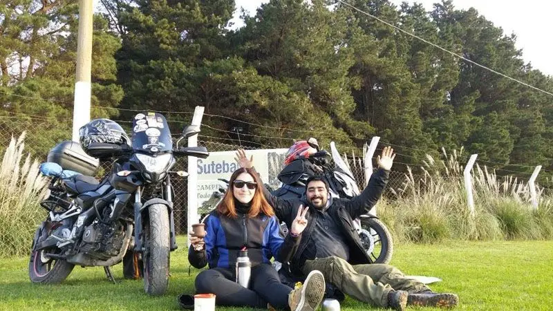 Jonatan Parraguez y Natalia Vega quieren llegar a Alaska,   de ahí a Europa, África y Asia