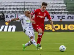 Huracán no hizo pie y quedó más exigido para la revancha